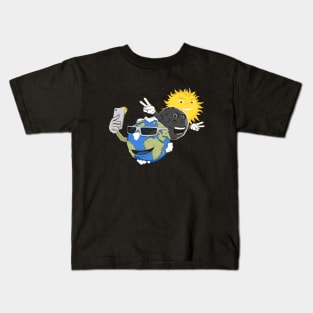 Solfie Photobomb Kids T-Shirt